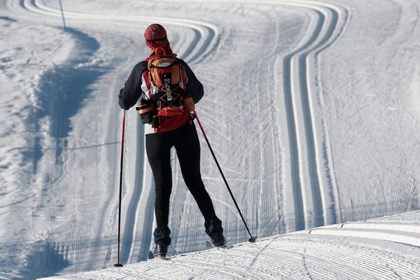 Les premières pistes sont tracées sur le domaine des Rousses. 