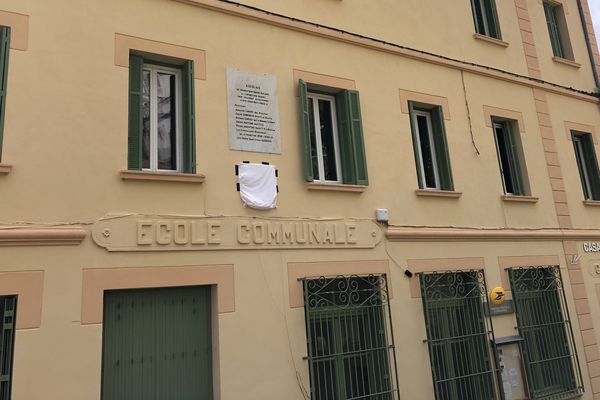 La plaque a été posée ce matin