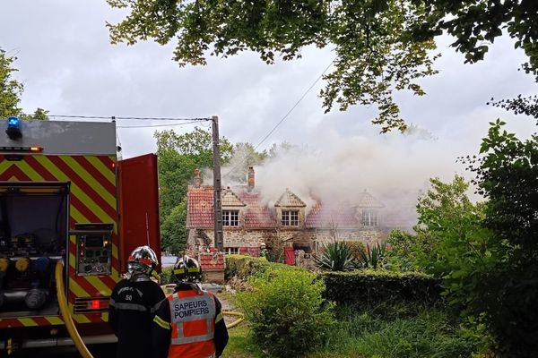 Une longère de 200m² a été victime d'un incendie mardi 23 juillet 2024.