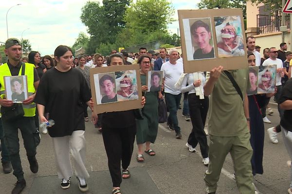 Une foule émue et soudée est venue rendre hommage à Numan