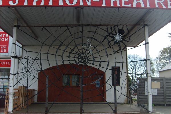 La station-théâtre à la Mézière va ouvrir ses portes une heure samedi.