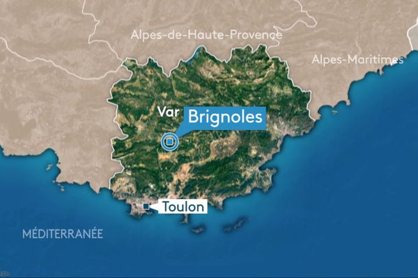 Brignoles, (Var) : l'accident de la route s'est produit vers 13h30 sur la route départementale 43, sur la commune de Brignoles. Les secouristes tentent de limiter la fuite du camion-citerne.