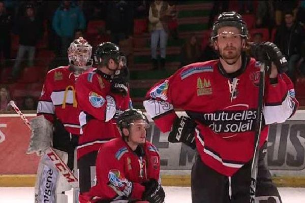 Les Diables Rouges avaient la tête des mauvais jours samedi après leur nouvelle défaite à domicile. Briançon quitte la Ligue Magnus.