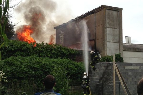 L'incendie a détruit une partie de l'usine désaffectée