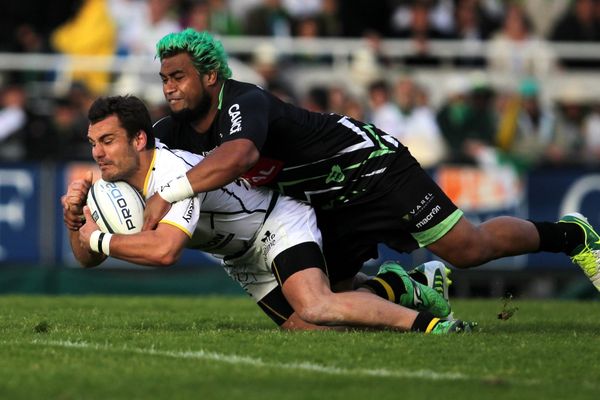 La demi-finale de rugby de Pro D2 avait déjà opposé la Section Paloise à La Rochelle , au stade du hameau de Pau, le 11 Mai 2013.