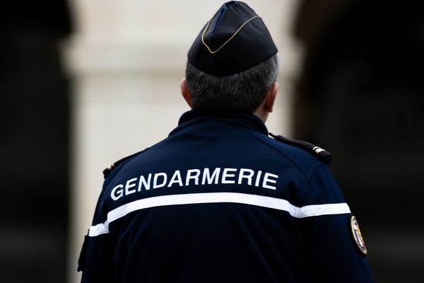 Illustration. Les forces de l'ordre ont retrouvé le corps du suspect en contrebas d'un pont de Cruseilles (Haute-Savoie), surnommé le "pont aux suicides".