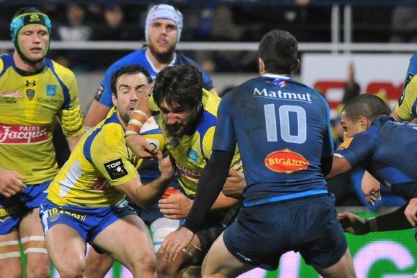 Le clermontois Julien Bardy, exclu durant le match contre le Castres Olympique le 20 décembre 2014, écope de trois semaines de suspension. Il devrait retrouver ses coéquipiers dès le 10 janvier face à Brive.