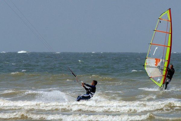 Kytesurf, planche à voile et paddle sont en plein essor sur la Côte d'Opale mais pas exempts de dangers