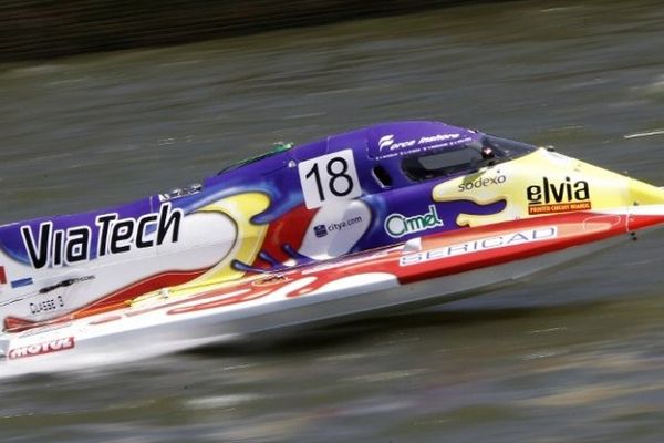 Les bateaux Inshore filent à toute vitesse sur le plan de de Calix à Caen.