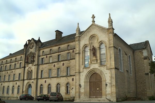 Le couvent Saint-Paul de Thiviers, nouvelle maison de retraites spirituelles de l'Institut du Bon Pasteur. 