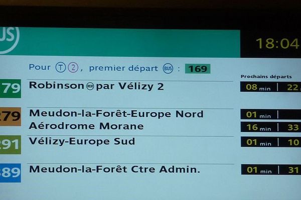 Le projet a débuté fin 2008, deux écrans ont été installés à la station Pont de Sèvres sur la ligne 9 afin d'indiquer les correspondances avec sept lignes de bus et la ligne 2 du tramway.