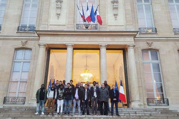 Après la visite du ministère de l'Éducation Nationale, le petit groupe a terminé sa journée au Palais de l'Élysée