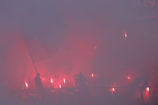 Fumigènes au cours du match OM Rennes lors de la 20e Journée de Ligue 1.