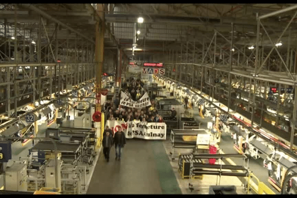 Manifestation d'ouvriers dans l'usine d'Aulnay en 2012