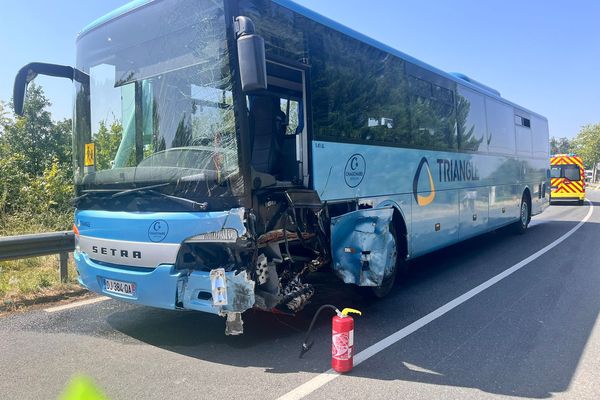 Peu avant 16 heures, sur la départementale 930 à Ordan-Larroque une voiture et un bus se sont heurtés.