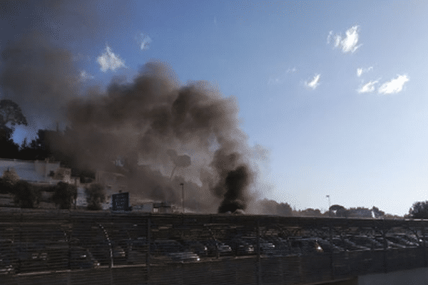 Sortie Nice Nord fermée suite à un véhicule en feu.