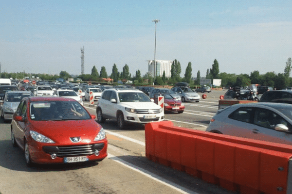 3500 véhicules transitent chaque heure par le péage du Palays. 