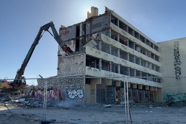 La destruction de l'ancien immeuble a démarrée début février.