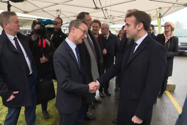 Emmanuel Macron ce jeudi matin pour la pose de la première pierre d'une usine de batteries électriques.