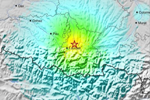 Au niveau de l'épicentre, les sismologues du Bureau Central Sismologique Français ont enregistré une magnitude de 5 sur l'échelle de Richter.