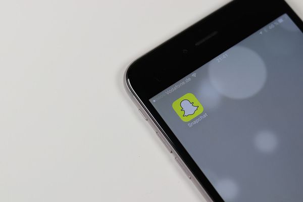 Snapchat est une application mobile très utilisée par les adolescents.