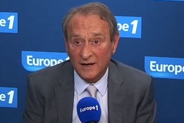 Le maire de Paris, Bertrand Delanoë, en interview sur Europe 1.