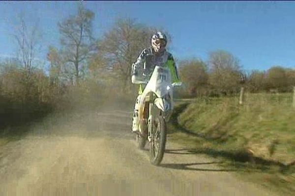 Sylvain Espinasse à l'entraînement sur les chemins auvergnats en novembre