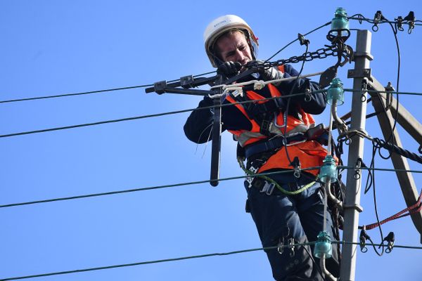 Suite au passage de la tempête Domingos en Auvergne, de nombreux agents d'Enedis sont mobilisés pour rétablir le courant ce dimanche 5 novembre. (photo d'illustration)