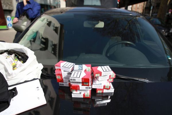 7 personnes sont en garde à vue depuis dimanche matin, 17 juin, à Montpellier. Elles sont soupçonnées de participer à un vaste trafic de cigarettes entre l'Ukraine, l'Hérault et le Gard. Un trafic juteux avec plus de 60.000 euros de bénéfice pour le principal organisateur en 9 mois. (illustration)