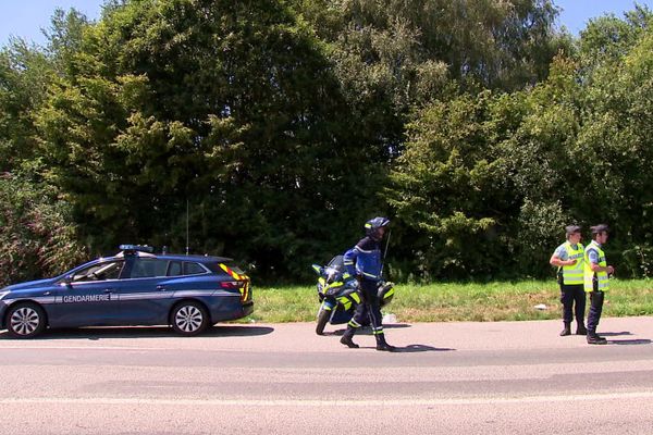 Juillet 2020 : gendarmes en opération de contrôle sur une route de Normandie