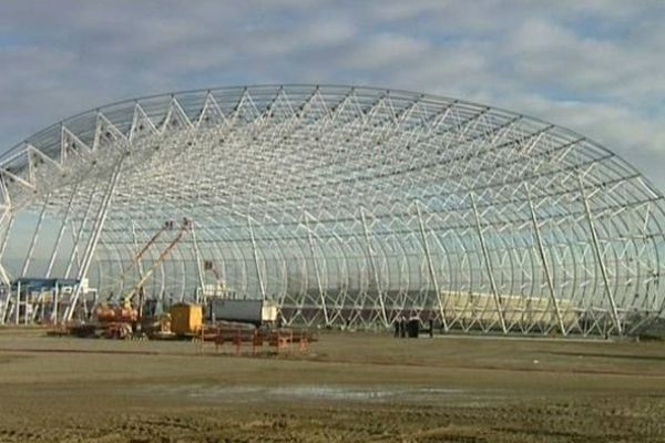 Le hall métallique de 7 800 m2 accueillera des vaisseaux vedettes comme le Concorde. 