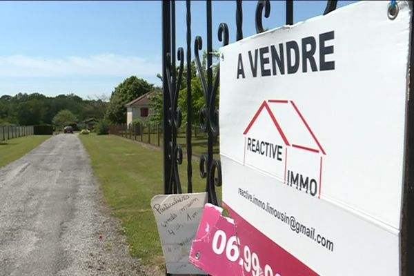 Une vingtaine de maisons à vendre à Magnac-Laval. 