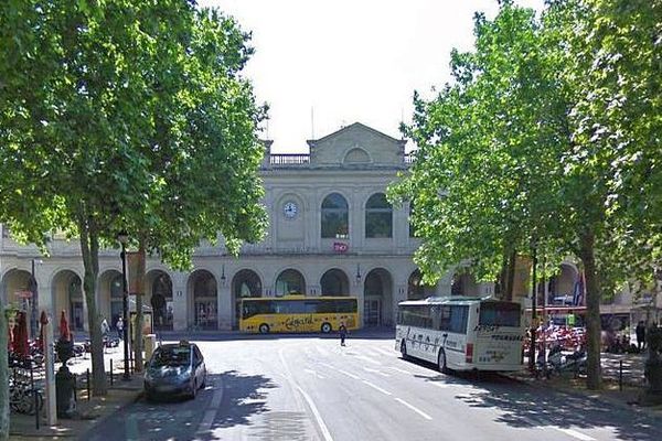 Nîmes - la gare SNCF- archives