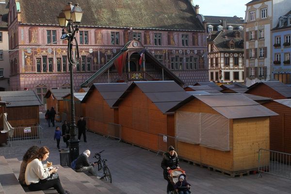 L'installation du Marché de Noël de Mulhouse en 2015