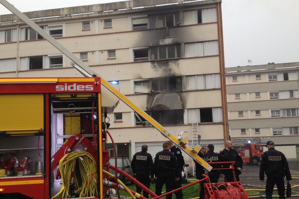 Le feu a pris au premier étage de cet immeuble de la rue du général Marchand à Albi