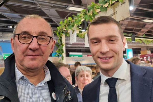 Gilles Pennelle et Jordan Bardella lors du Salon de l'agriculture à Paris.