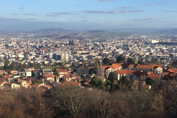 Vingt territoires français, dont Clermont-Ferrand, ont obtenu du gouvernement le label "French Impact" dédié au développement de l'économie sociale et solidaire (ESS), et pourront ainsi prétendre plus facilement à des aides à l'"innovation sociale", a annoncé lundi 25 février Christophe Itier, le haut-commissaire chargé de ce dossier.
