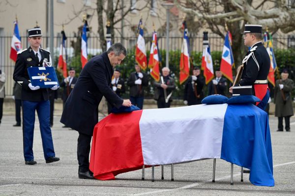 Gérarld Darmnin, ministre de l'Intérieur, a rendu hommage à Maximilien Maes, gendarme décédé, le 20 janvier 2023, dans ses fonctions.