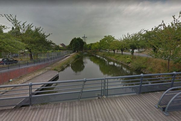 Le corps a été repêché dans le canal de Roubaix, à la hauteur du quai de Marseille. 