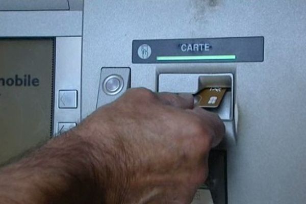 le vol à la paupière dans les distributeurs de billets de banque