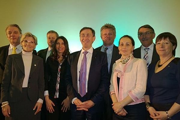 Bernard Monot, Jeanne Pothain, Philippe Loiseau, Véronique Péan, Martial Maume, Anne Faurot, Michel Chassier, Claudine Lopez, Jean-Yves Narquin, et Christine Marty.  