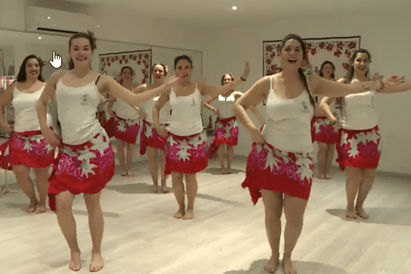 Elèves du cours de dande tahitienne à Castres. Février 2024