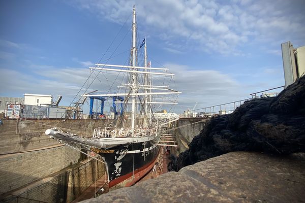 Le Belem en cale sèche dans le port de La Pallice à La Rochelle pour son entretien hivernal.