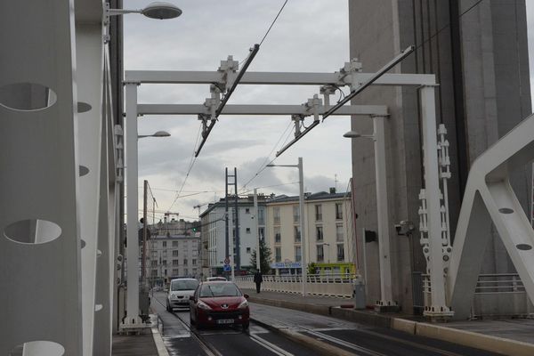 Le tramway de Brest à l'arrêt sur une partie de la ligne