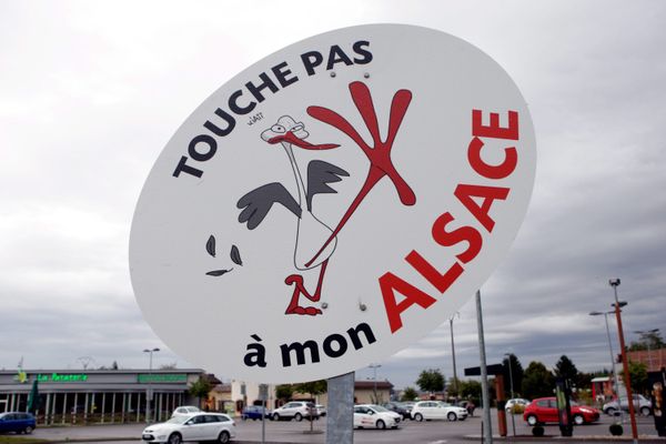 Le slogan "Touche pas à mon Alsace" avait vu le jour en opposition au projet de mégarégion Grand Est en 2015.