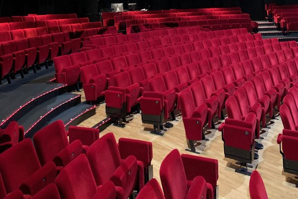 Les salles de spectacles et de cinéma vides, vont-elles à nouveau pouvoir accueillir le public ? 