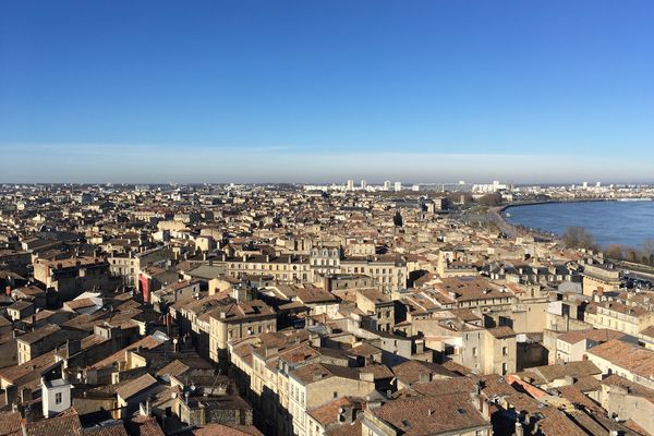 Depuis la Flèche Saint-Michel, une vue magnifique sur le Port de la Lune.