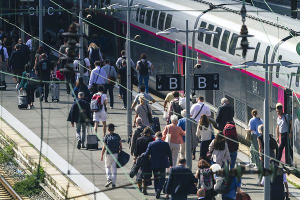 D’importants travaux sont actuellement réalisés sur la ligne à grande vitesse qui relie Lille et Calais.