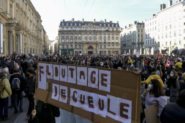 la manifestation contre la loi sécurité globale à Lyon le 28 novembre dernier, avait rassemblé entre 7500 et 13000 personnes à Lyon, entre la place des Terreaux et la place Bellecour. 