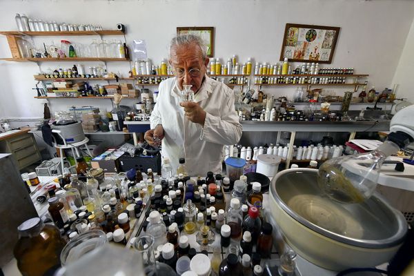 Michaël Moisseeff dans son laboratoire du Lauragais